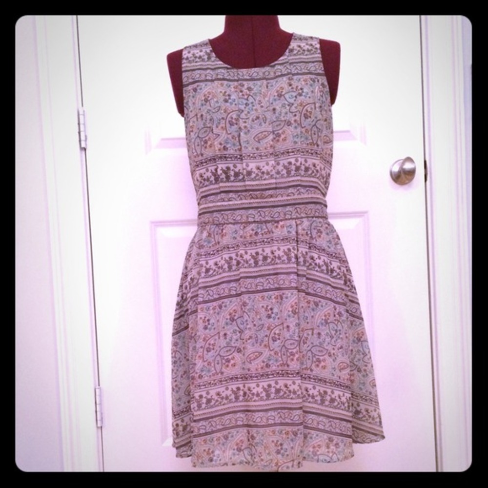 Collective Concepts Flowy in Muted Pastels Tailored Waist Dress Size M